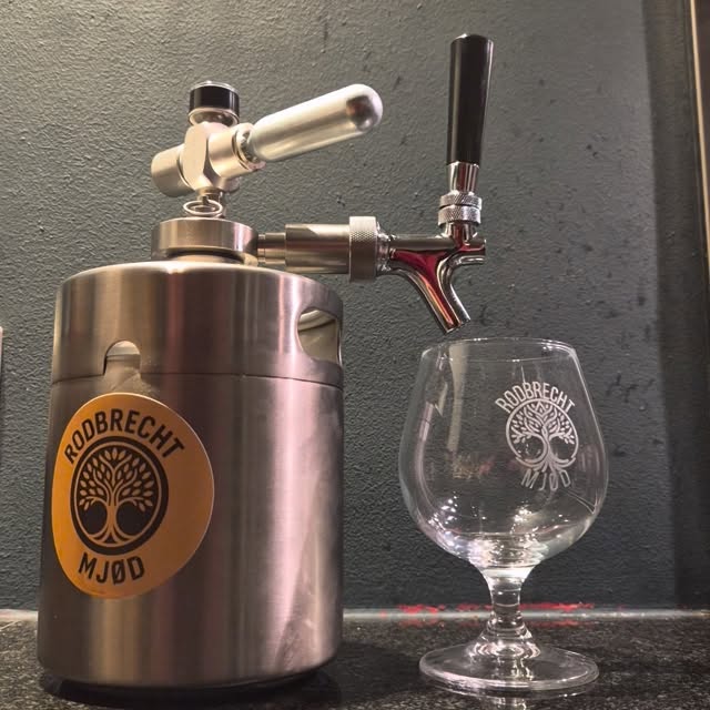 Stainless steel mini keg with branded Rodbrecht glass